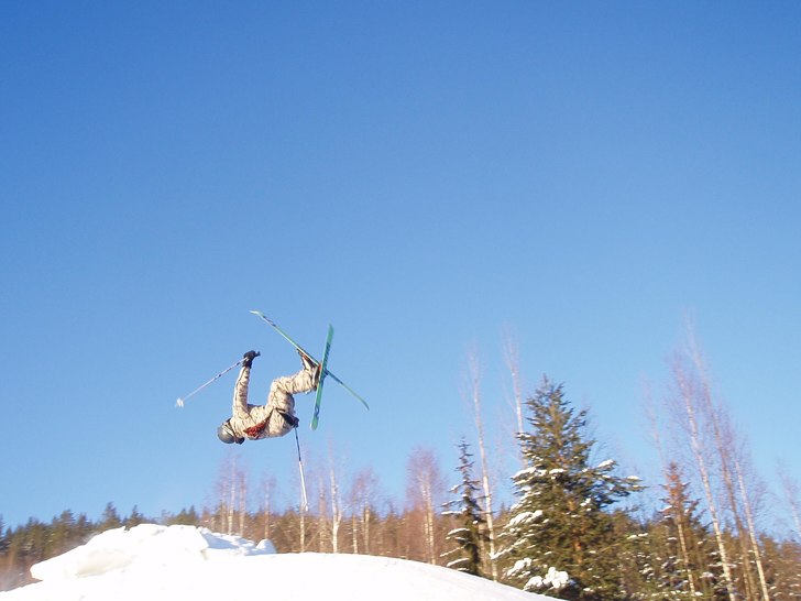 backflip ironcross! som ni kanske ser ;) men bara . Foto: Felix Oskarsson. Åkare: Linus Nyberg.