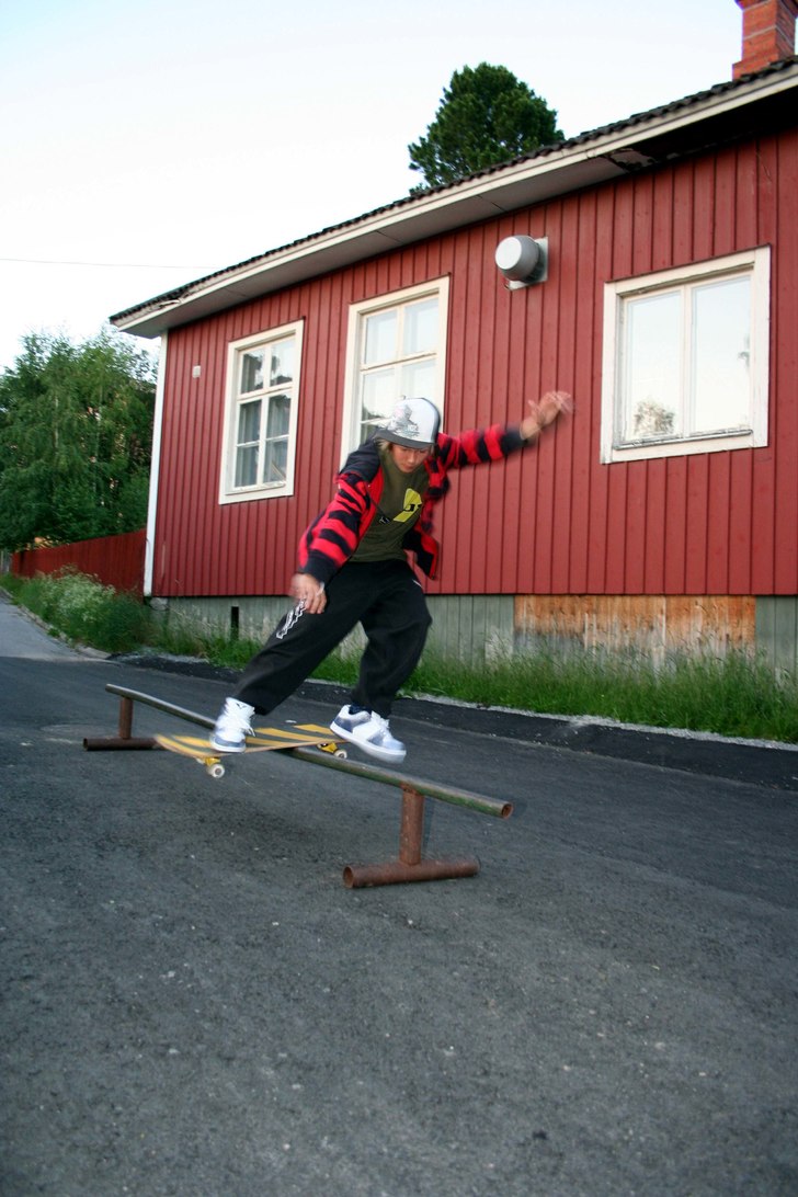 en boardslide. Foto: ronny Wallberg. Åkare: nikolai.