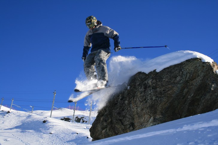 Hopp hopp. Foto: Marcus Andersson. Åkare: Robin Ljungqwist.