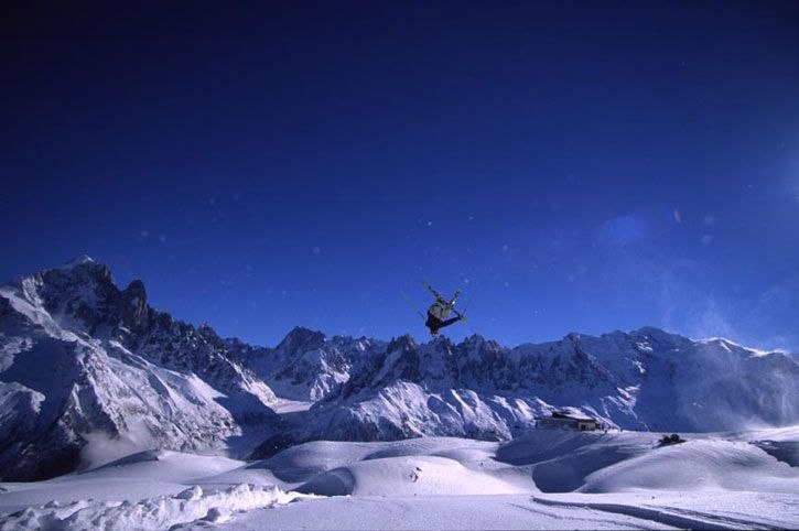 Klas Rehnberg korsar skidorna i Flegere i Chamonix. Foto: Fredrik Schenholm. Åkare: Klas Rehnberg.
