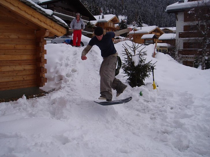 Vår lilla snowskatekicker som vi lekte på när s. Foto: Calle M. Åkare: Pontus Carlsson.