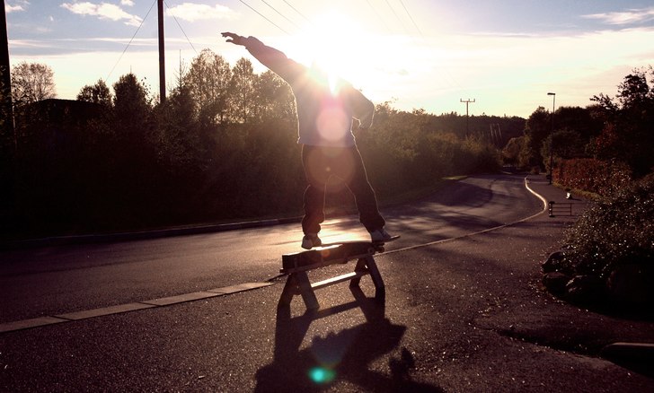 skön skate! bs-boardslide på en rail vi byggde! . Foto: Christoffer Bierich. Åkare: Johan Liljeros.