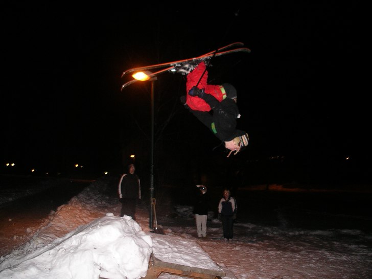 Jag gör backflip. Foto: Jimmy Nelson. Åkare: PerErik Wiström.