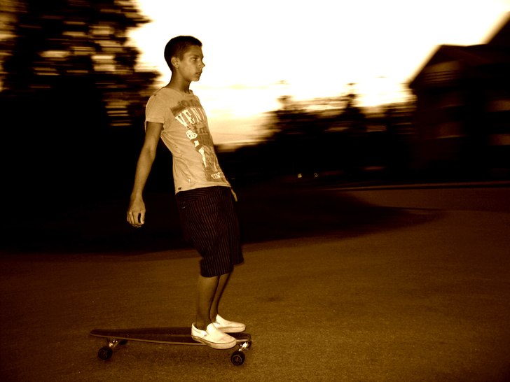 jag o ogge va ute o gled lite på hans longboard o. Foto: David Husberg (jag). Åkare: Oscar.