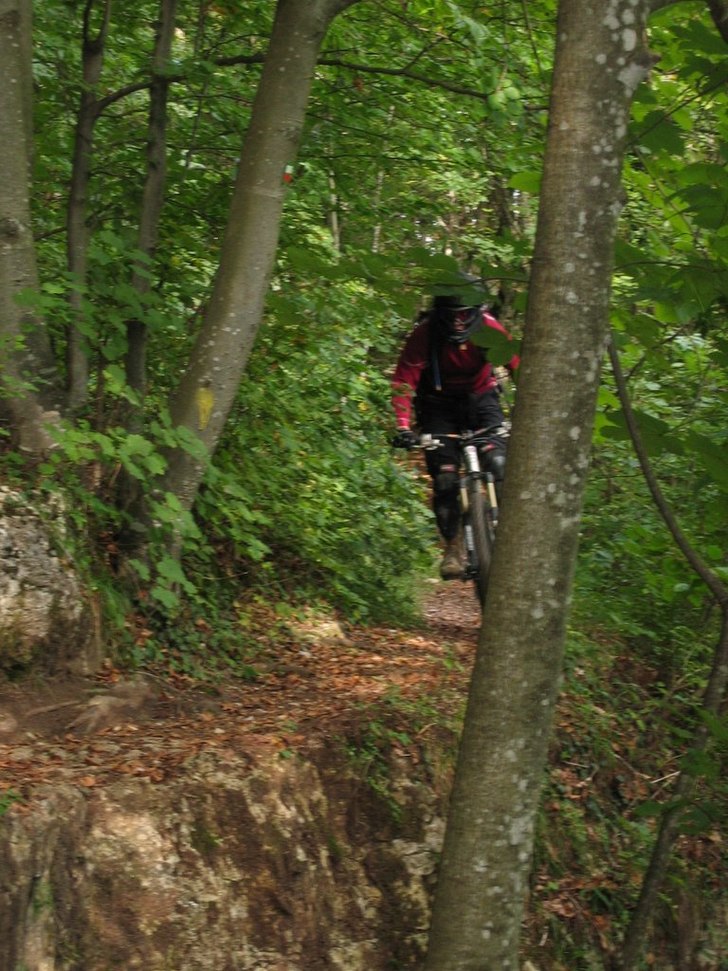 Liftbaserad utförscykling nerför Mont Salève. O. Foto: Per Forsberg. Åkare: Peter Karlsson.