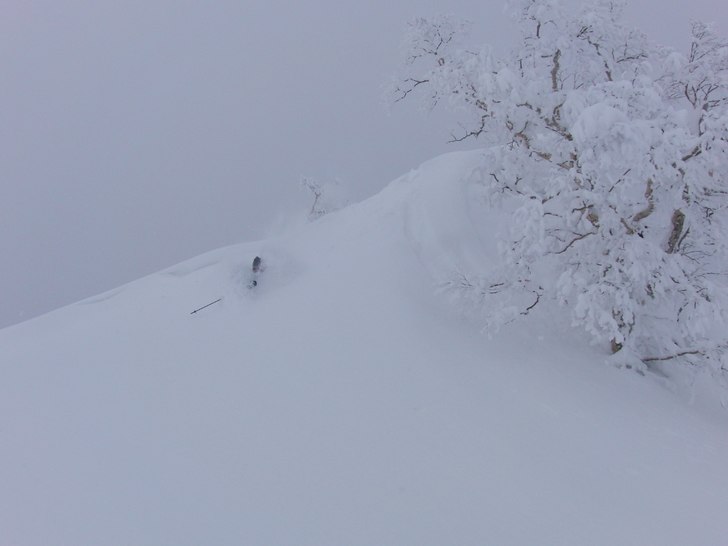 djupsnö. Foto: pär dahlin. Åkare: maeda takeda.