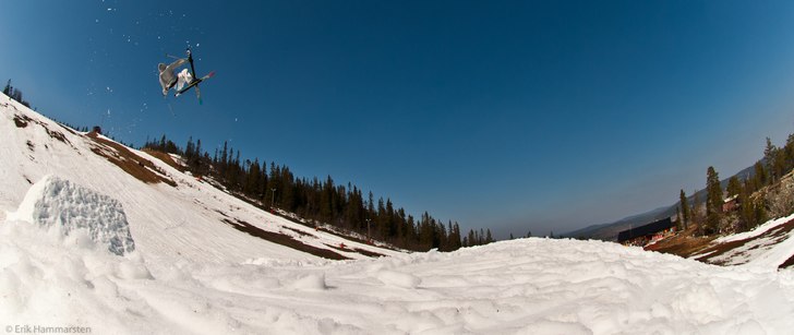 +20 grader och en härlig vårsession på Klövsj�. Foto: Erik Hammarsten. Åkare: Andreas Sjöbäck.
