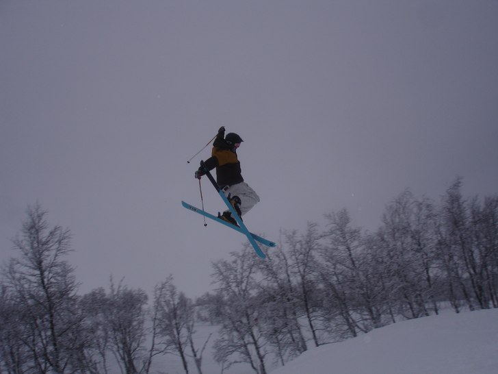 Jag gör en soft true tail med TOE-DRAG!! (HAHA). Foto: Simon Berggren. Åkare: Magnus Berggren.