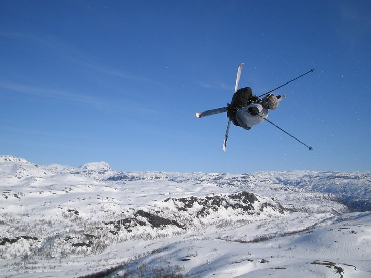 Backflip påsken 2005.. . Foto: Hans Magne Helland. Åkare: Kjetil Helland.