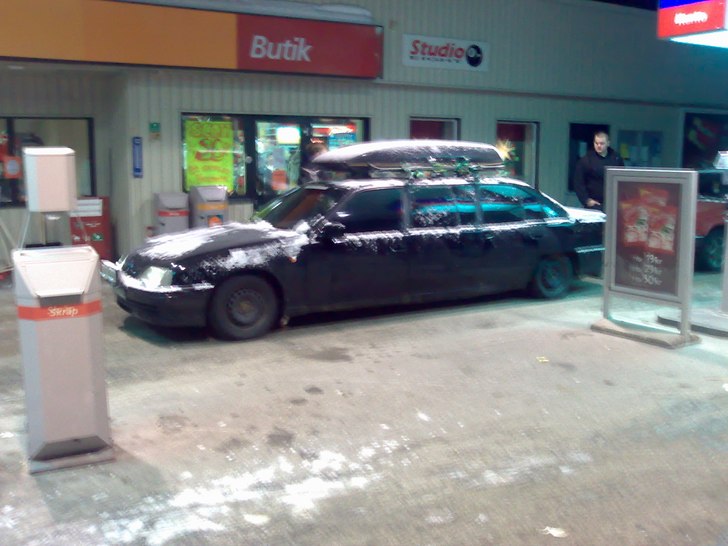 Skid o party limon då vi stanar o tar en bensträ. Foto: Jag. Åkare: 7pers åker i limon.