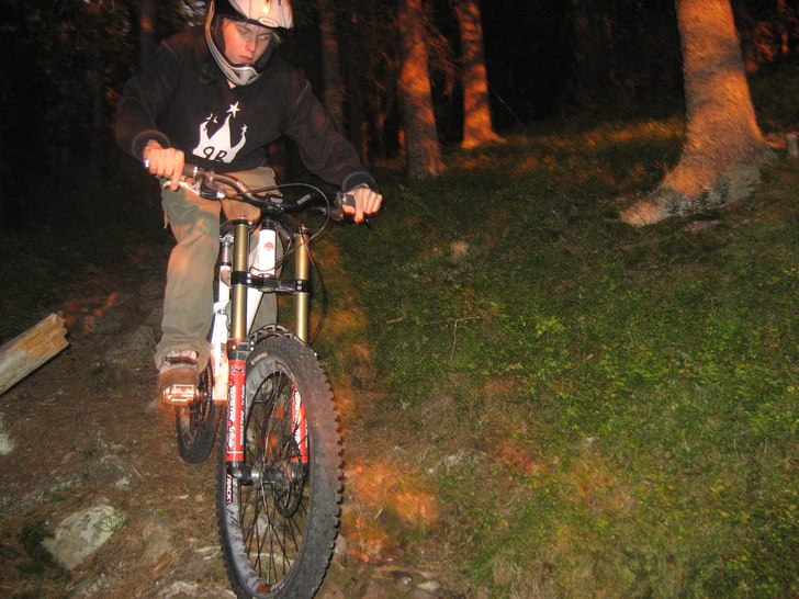 downhill. Foto: Jimmy Wallin. Åkare: Fredrik Larsson (jag).