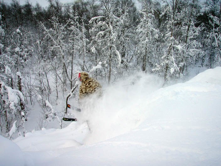 pillowsen bakom stuga 51 under februaristormen. Foto: malena. Åkare: jakob.