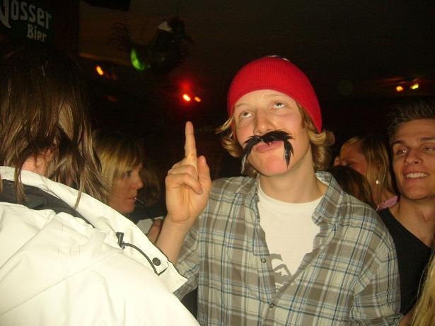 mustaschfest på funky chicken. Foto: okänd. Åkare: Jonathan Skogh.