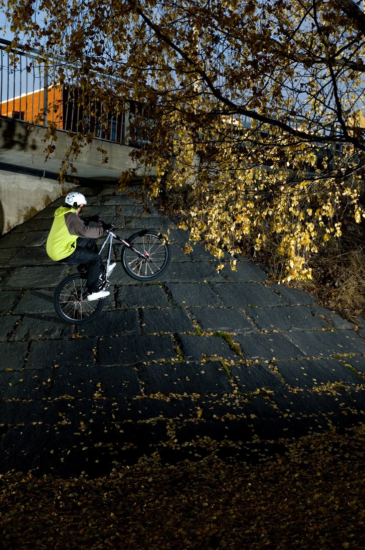Tiretap en kall höstdag. Foto: Gustaf Wennerström. Åkare: Mathias Söderlund.