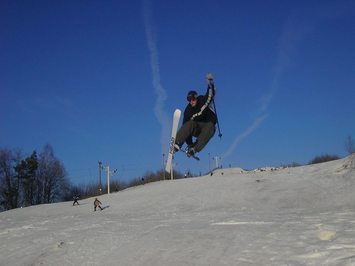 Blad sveriges minsta backan, fast sjysst jump !. Foto: Marcus Larsson. Åkare: Marcus "älgen" Petersson.