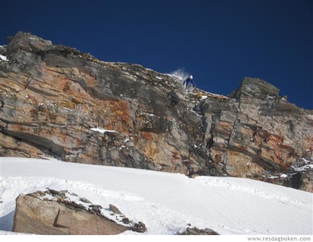 Efter att 2 av oss gett upp iden om att droppa sto. Foto: Johan Svernell. Åkare: Sebbe Alden.