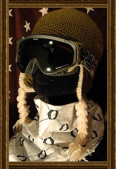 Earlflaps å flätor. Foto: Virakarna.