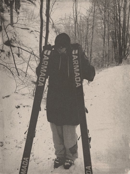 Lite laid back jibb i den stockholmska "skoge. Foto: Simon Englund. Åkare: Alexander Kopp.