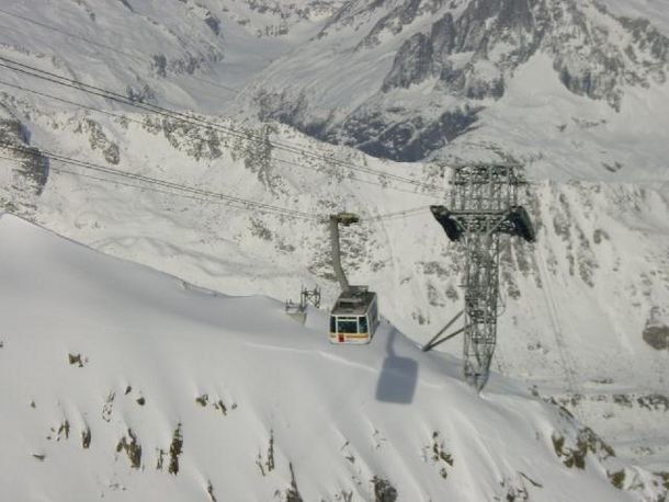 Fantastisk morgon där jag lyckades fånga kabinen. Foto: Magnus Lageson. Åkare: Kabin i Andermatt.