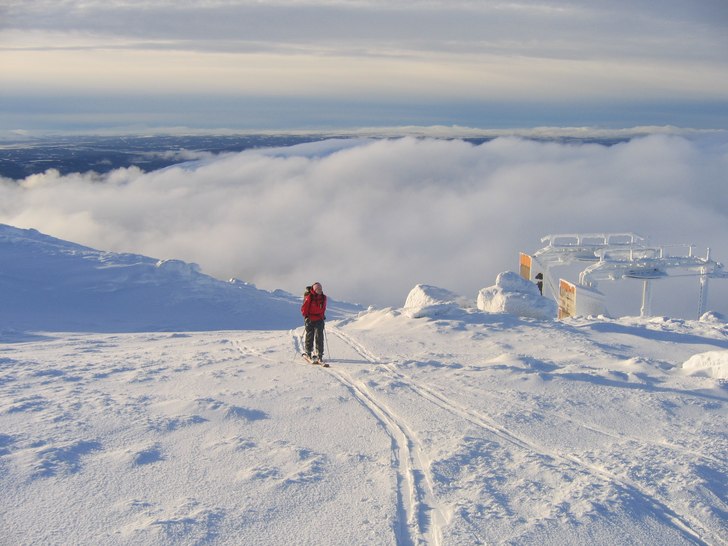 Snö & sol överallt på en grymt skön Skuttu. Foto: Fredrik Falkman. Åkare: Sara Rönnberg.
