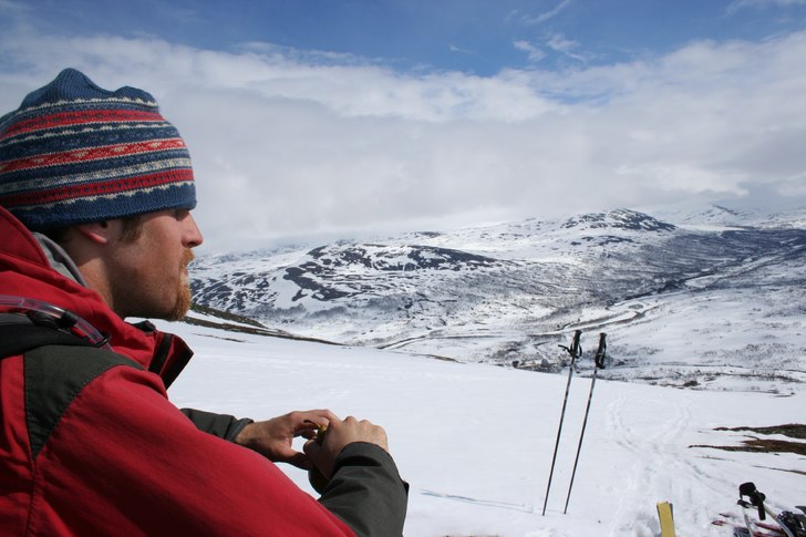 Fikapaus med vackra vyer under en skön sensäsong. Foto: Anna Fredlander. Åkare: Markus Fredlander.