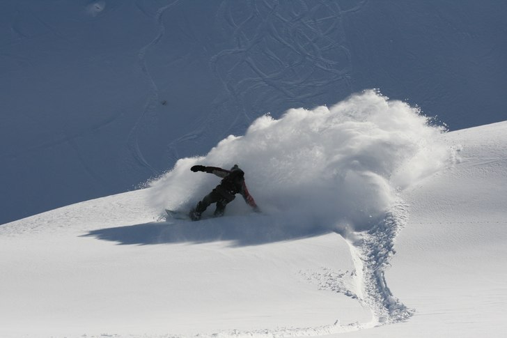 Powder turns. Foto: Brad Masters. Åkare: Brad.