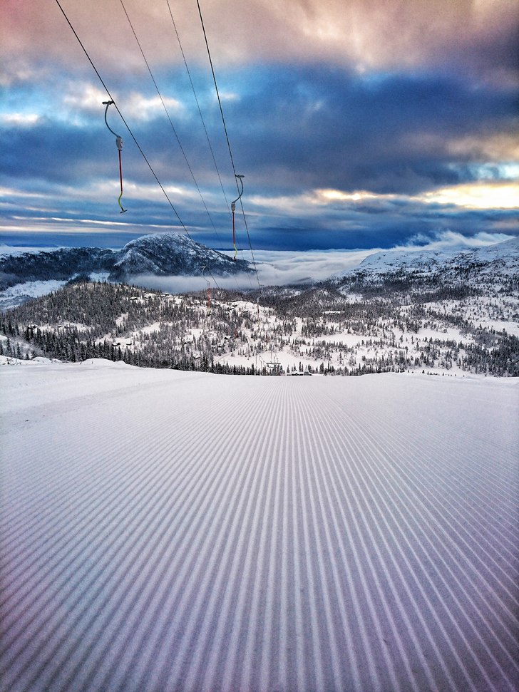 Ny dag, nysnø ;-) 
10 ferske cm og nypreppet bakk.