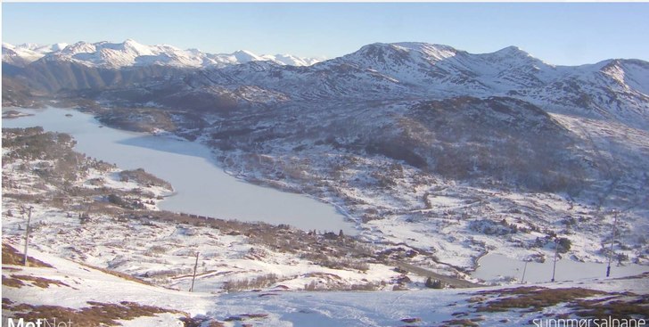 Flott vintervær
Produksjon av kunstsnø er i gang.