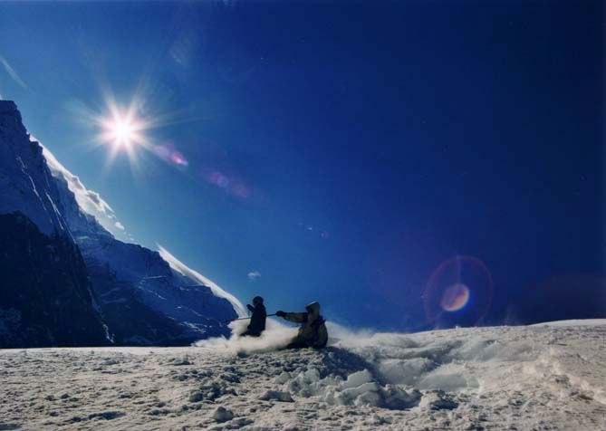 Vi hikede upp på en liten kam för att få solen . Foto: Daniel Ahlstrand. Åkare: Gustav Geterud & Marcus Olausson.