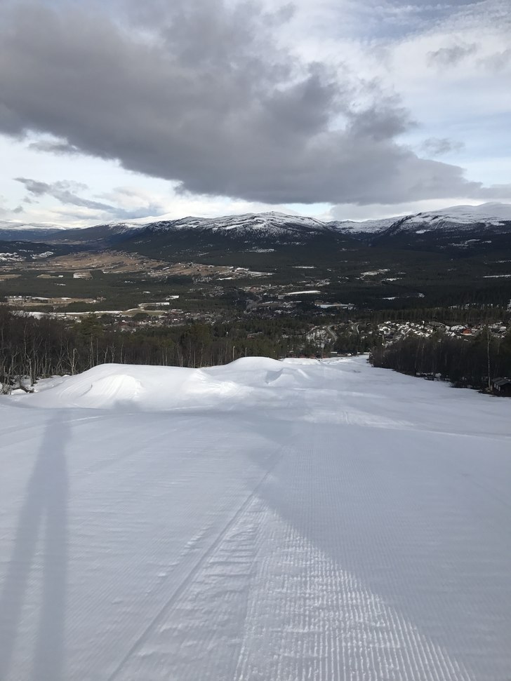 Fra morgentimene hos oss
Vi begynner og merke slut.