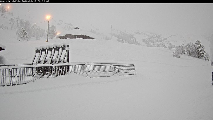 10 cm tørr nysnø!
Søndag kl. 08.30 er det 0 gra.