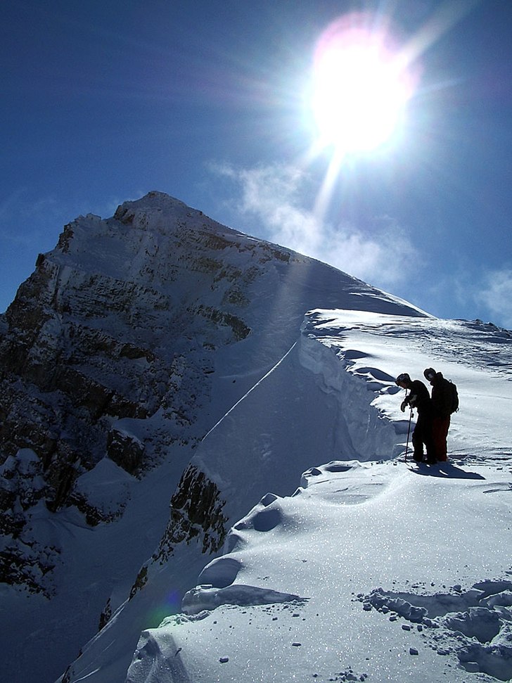 Jinne och Mackan spanar in var sin linje ned för . Foto: Kristian Lidin. Åkare: Jonas Jinnestrand och Markus Ehnhage.