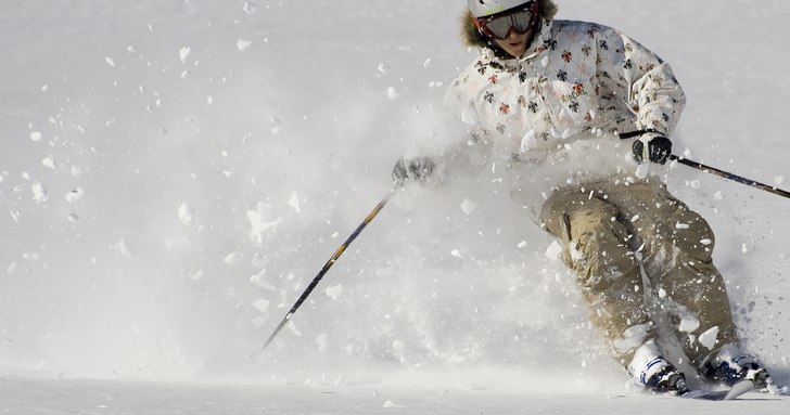 cj drar några goa svängar i pudret. Foto: Albin ASk. Åkare: David Johansson.