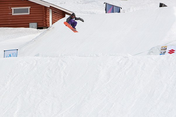 SHUT UP AND JUMP!
burton amtour
psykrolig tävli. Foto: tjarru, den där typ tysken or something?. Åkare: johanna holmstedt.