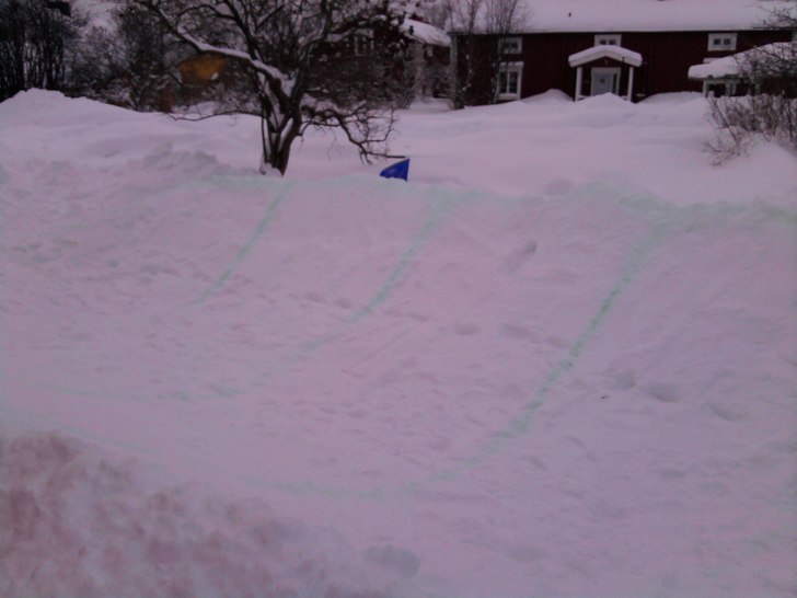 halpipen på gården. Foto: Jag. Åkare: halfpipe.