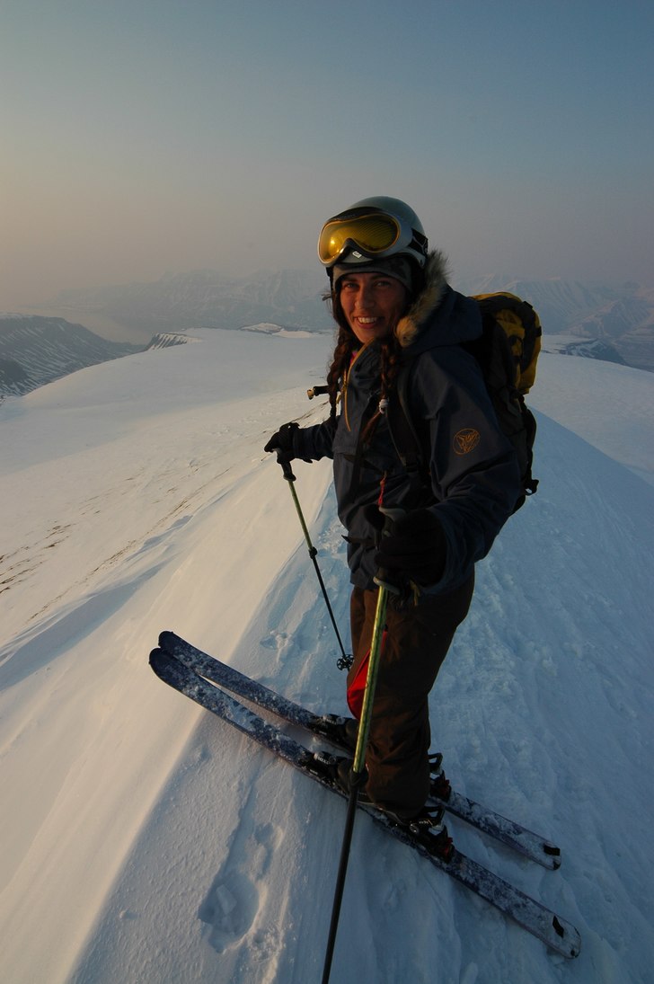 Topptur i kvällssol.. Foto: Erik Rodesjö. Åkare: Solfrid Håkenstad.