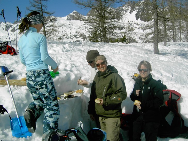 en redig picknick  med arbetskamraterna i slutet a. Foto: emma. Åkare: picknick.