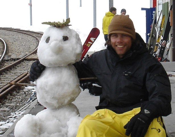 Ludde med sin bästa kompis.. Foto: Viktor Roos. Åkare: Snögubbe, Ludvig Roos.