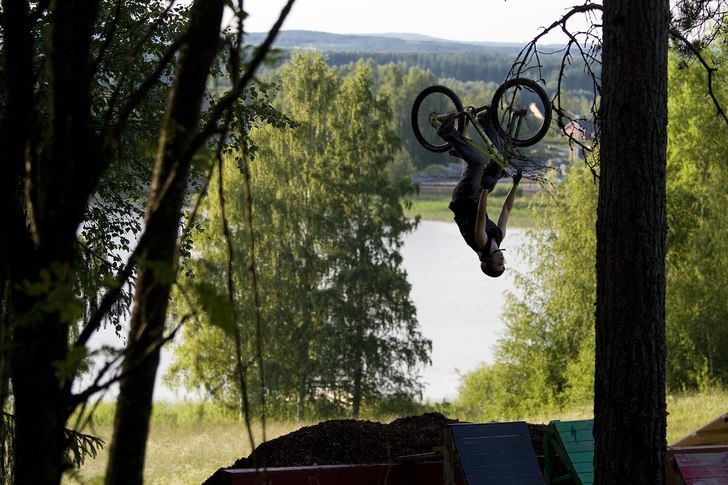 Onsdagsträning i Alfta Bike Park. Foto: Kenneth Einars. Åkare: Alexander Bäckvall.