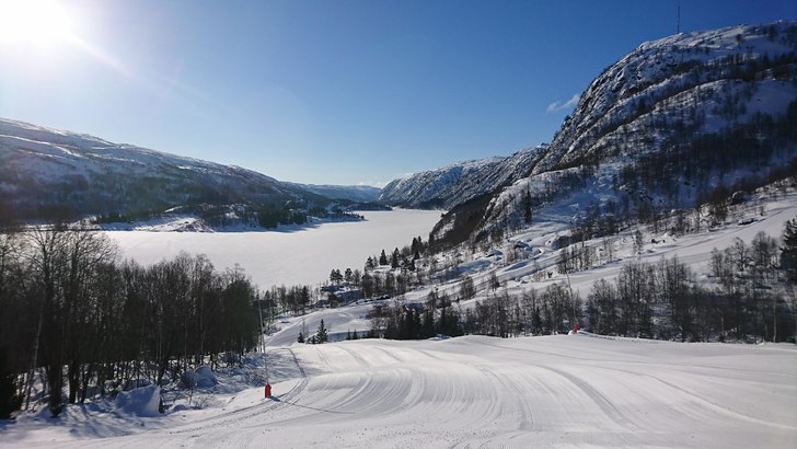 VI LADER OPP TIL PÅSKE MED STRØKNE BAKKER OG LØ.