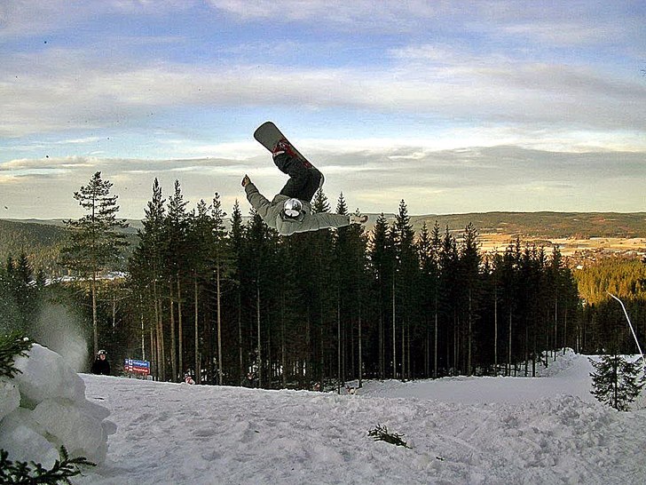 Frontflip!!. Foto: Robin Eriksson. Åkare: Fredrik Löwenhamn.