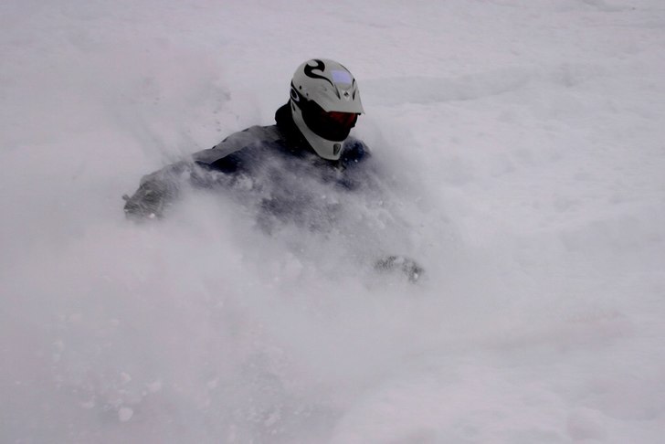 Underbart åk där jag pumpar 40cm champagne powde. Foto: Lucas Skalleberg. Åkare: Max Larsson.