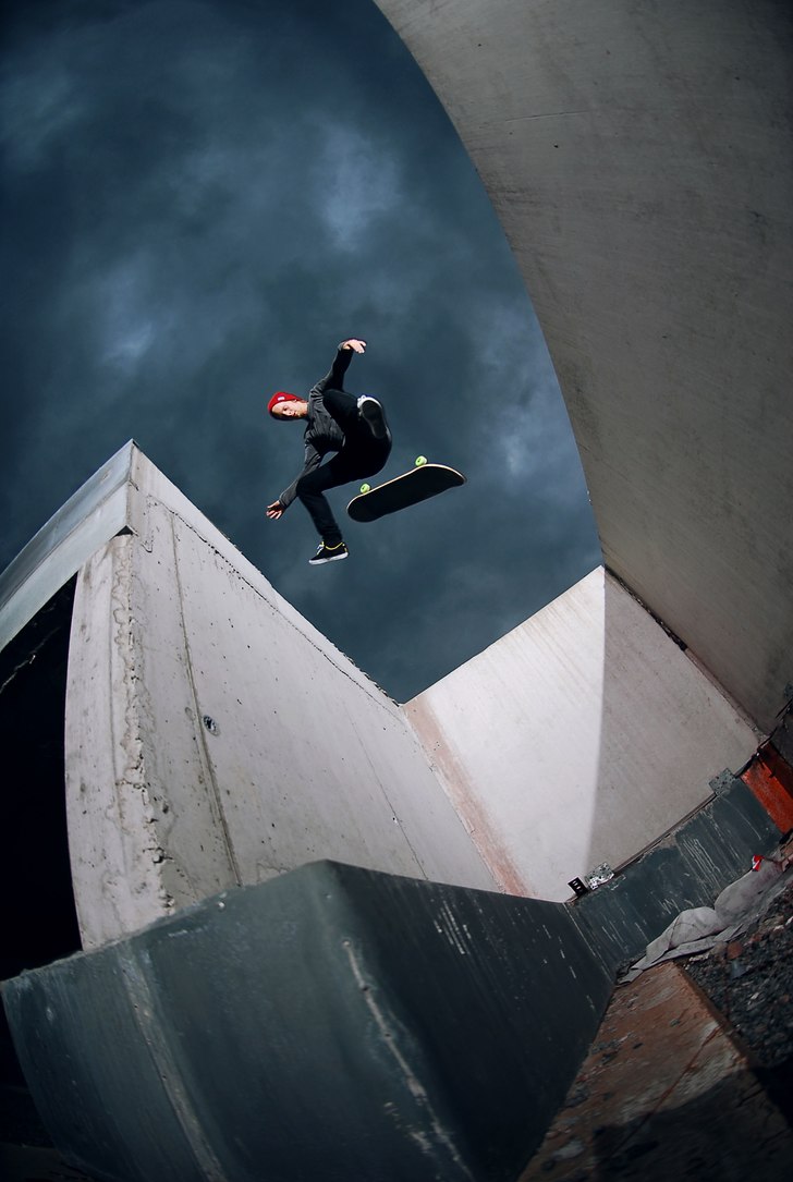 Dödens gap. Foto: Adam Klingeteg. Åkare: Johan Sellgren.