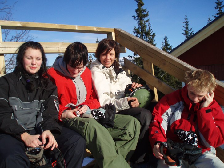 En hård dag i parken kräver sin vila i solen :D. Foto: Maja. Åkare: Sandra, Calle, Carro & Jag.