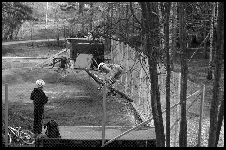 hopp. Foto: Niklas Wallner. Åkare: Simon Hedberg.