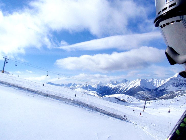 Off the chair at sunshine village. Foto: Tim Dufficy. Åkare: Riley Rice.
