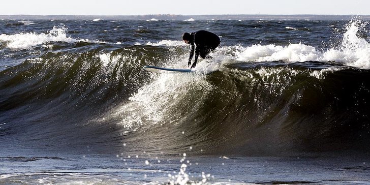 Wipeout! Esta plockar en våg. Foto: Tobias Ivarsson. Åkare: Stéfan Estassy.