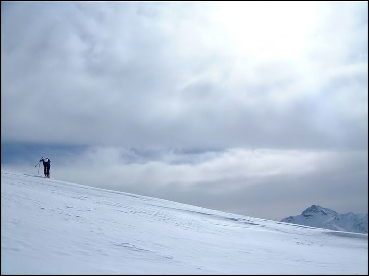 Martin förbereder åket ner på andra sidan. Nöj. Foto: Markus Ottosson. Åkare: Martin Ottosson.