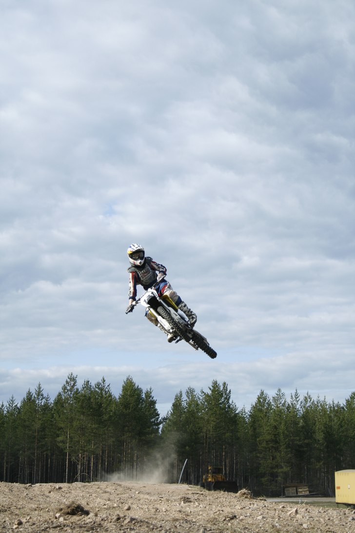whippar lite granna. Foto: Hans Håkansson. Åkare: jag = jesper höglund.