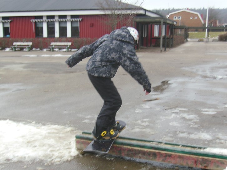 vi skotta snö länge men det va värt det :D. Foto: Niklas Görrel. Åkare: Felix Martinsson.